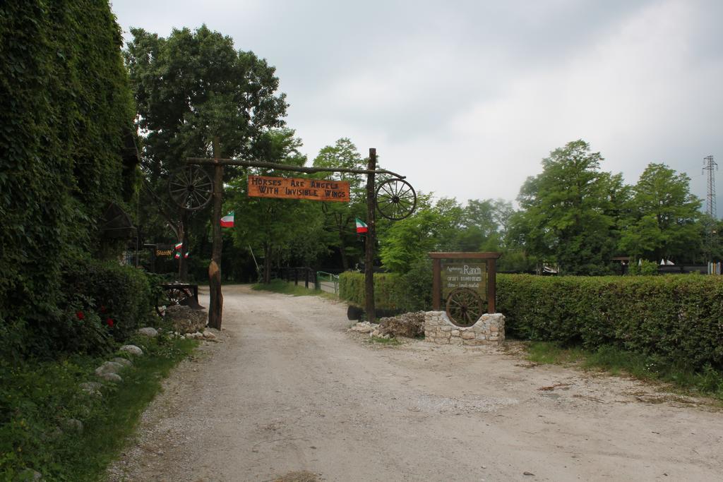Agriturismo Al Ranch Castello d'Aviano Екстер'єр фото